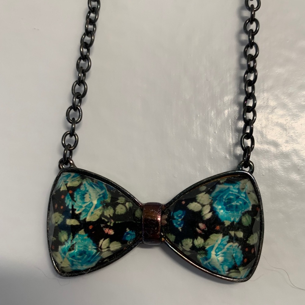Cute floral bow necklace